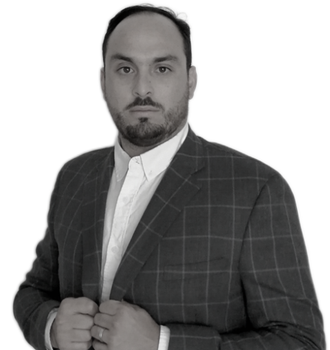 Retrato en blanco y negro de Tomás Nawrath, Director de Cumplimiento en Medioambiente de NawRath